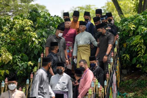 AL-SULTAN ABDULLAH RI'AYATUDDIN AL-MUSTAFA BILLAH SHAH