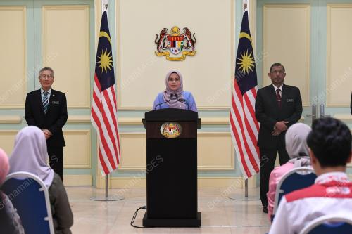 DATUK DR NORAINI AHMAD