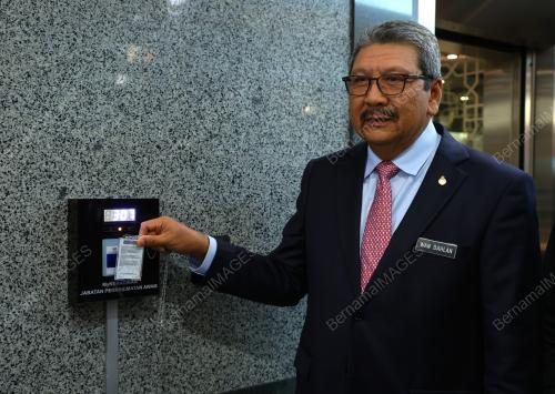 DATUK SERI WAN AHMAD DAHLAN ABDUL AZIZ