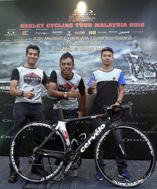 PTJ12_09032016_OAKLEY_CYCLING