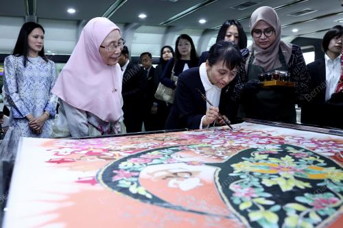 DATUK SERI DR WAN AZIZAH WAN ISMAIL