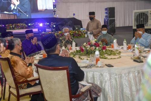 DATUK SERI ISMAIL SABRI YAAKOB
