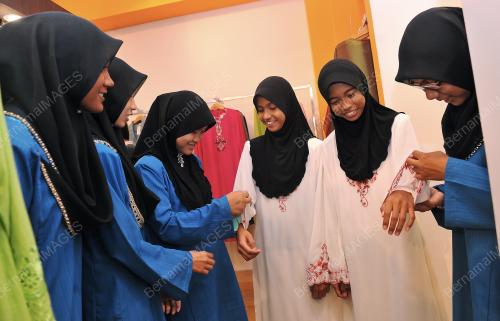 PTJ12_12082012_BAJU_RAYA