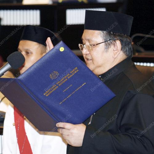 ANGKAT SUMPAH HAKIM