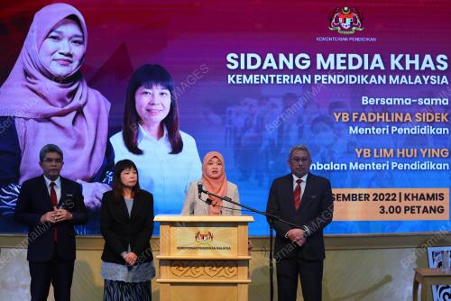 FADHLINA SIDEK