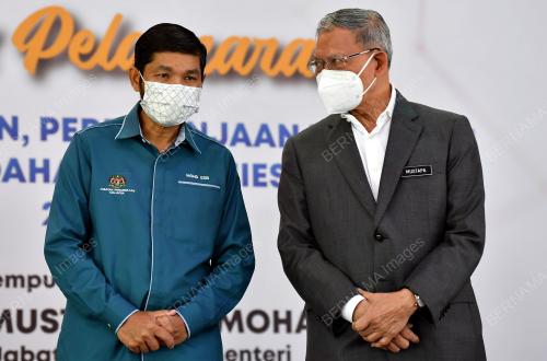 DATUK SERI MUSTAPA MOHAMED
