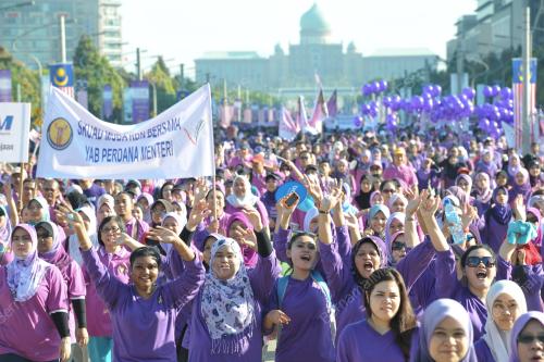 PTJ12_17032013_PURPLE_WALK