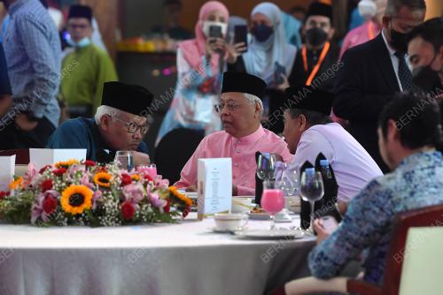 DATUK SERI ISMAIL SABRI YAAKOB