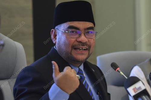 DATUK SERI DR MUJAHID YUSOF