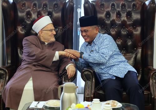 DATUK DR MOHD NA'IM MOKHTAR
