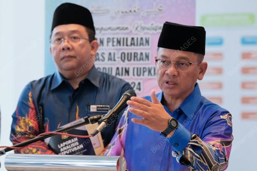 DATUK DR MOHD NA'IM MOKHTAR