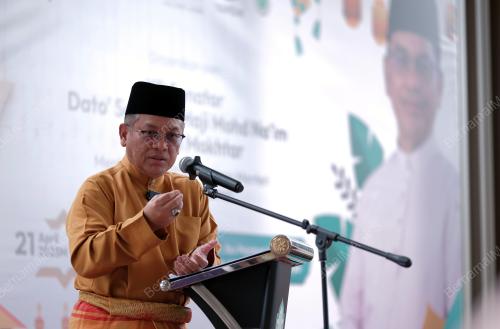 DATUK DR MOHD NA'IM MOKHTAR