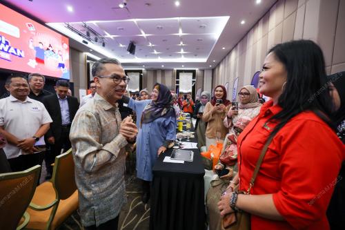 DATUK FAHMI FADZIL