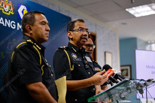 DATUK AZMAN ADAM