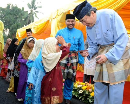 SULTAN SHARAFUDDIN IDRIS SHAH