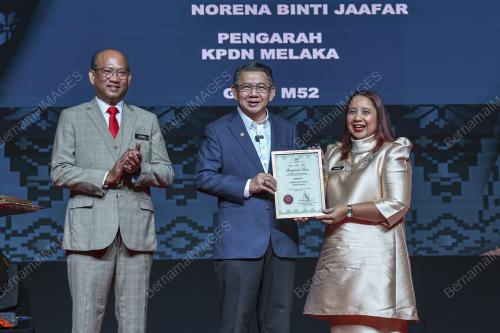 DATUK SERI SALAHUDDIN AYUB