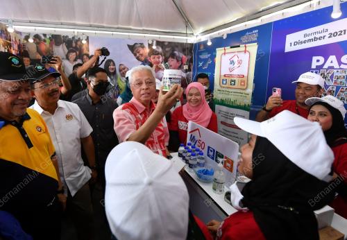 DATUK SERI ISMAIL SABRI YAAKOB