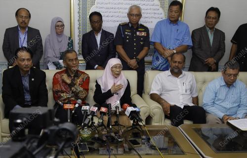 DATUK SERI DR WAN AZIZAH WAN ISMAIL
