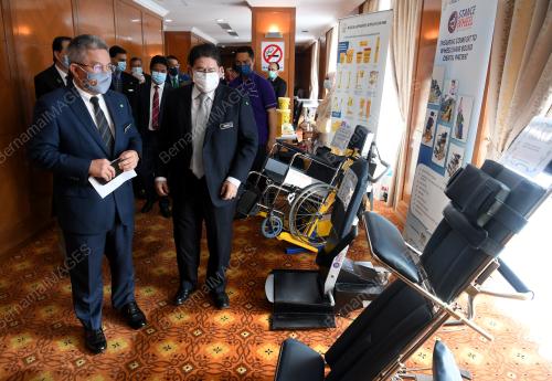 DATUK SERI DR ADHAM BABA