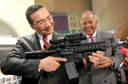 DATUK SERI HISHAMUDDIN TUN HUSSEIN