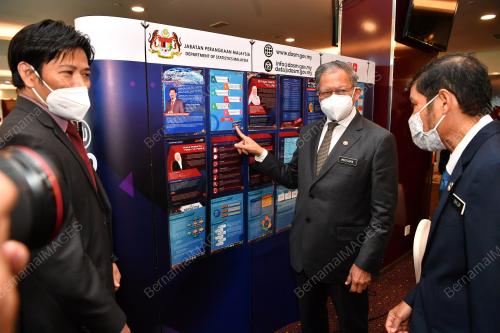 DATUK SERI MUSTAPA MOHAMED