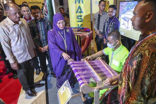 TUNKU HAJAH AZIZAH AMINAH MAIMUNAH ISKANDARIAH