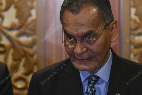 DATUK SERI DR DZULKEFLY AHAMD