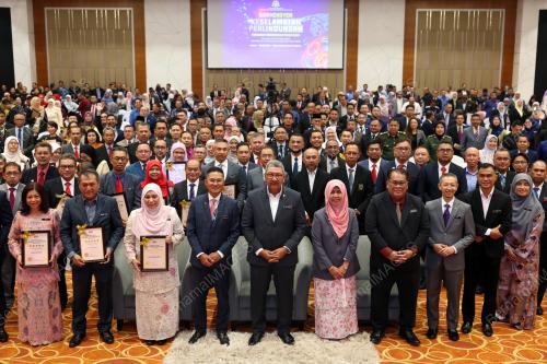 DATUK SERI WAN AHMAD DAHLAN ABDUL AZIZ