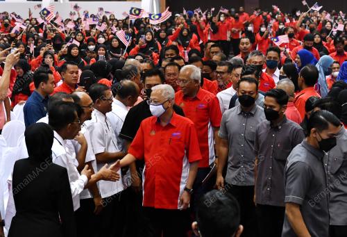 DATUK SERI ISMAIL SABRI YAAKOB