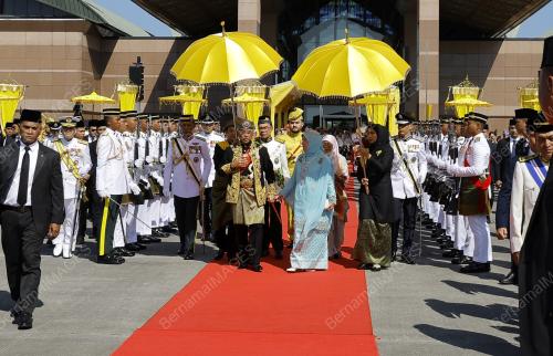 AL-SULTAN ABDULLAH RI'AYATUDDIN AL-MUSTAFA BILLAH SHAH