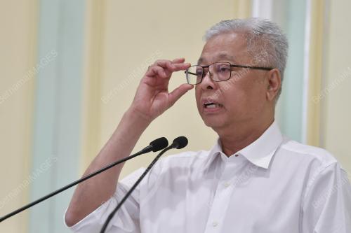 DATUK SERI ISMAIL SABRI YAAKOB