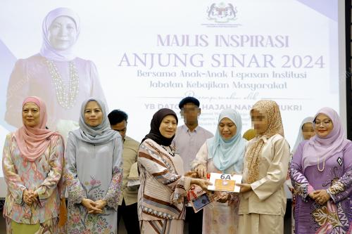 DATUK SERI NANCY SHUKRI