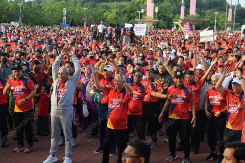 DATUK SERI ISMAIL SABRI YAAKOB