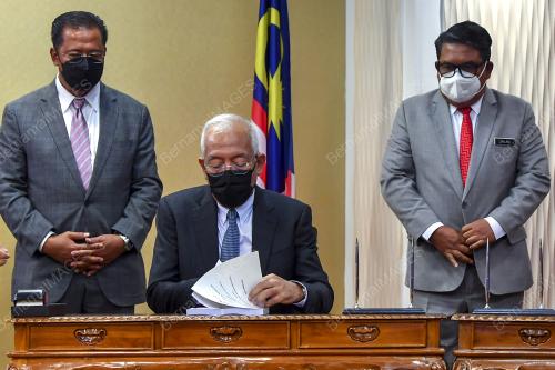 DATUK SERI MAHDZIR KHALID