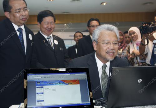 AHMAD HUSNI HANADZLAH