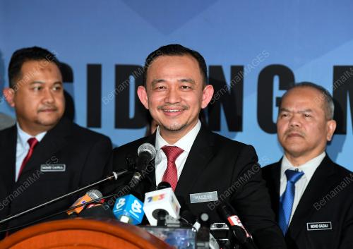 DR MASZLEE MALIK