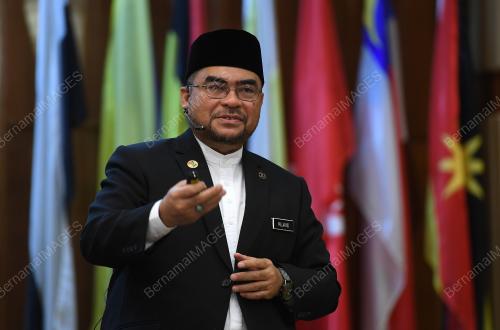 DATUK SERI DR MUJAHID YUSOF