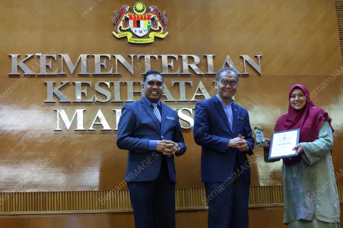 DATUK SERI DZULKEFLY AHMAD