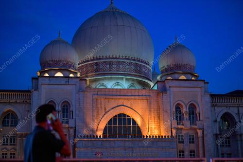 ISTANA KEHAKIMAN