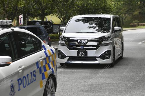 KENDERAAN MENTERI MEMASUKI KOMPLEKS PERDANA PUTRA