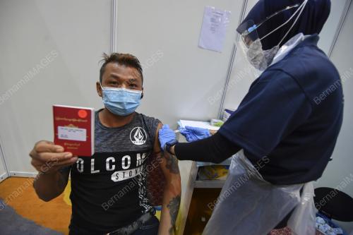WARGA INDUSTRI TERIMA SINTIKAN VAKSIN DI PPVIN, PICC