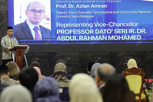TUNKU AZIZAH AMINAH MAIMUNAH ISKANDARIAH