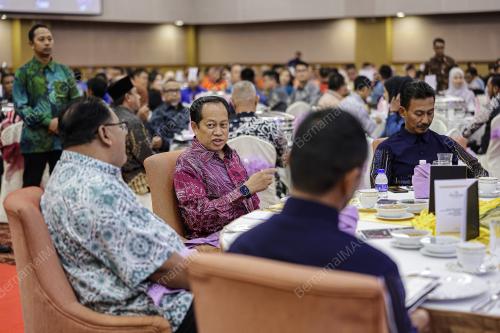 DATUK SERI AHMAD MASLAN