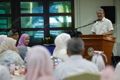 TAN SRI WAN AHMAD DAHLAN ABDUL AZIZ