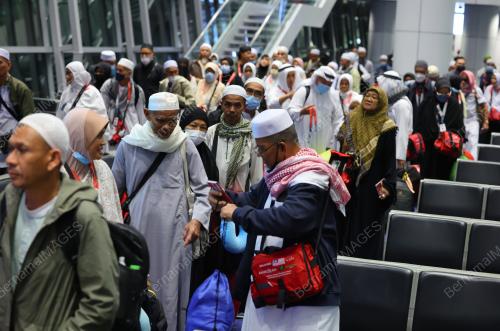 JEMAAH HAJI PULANG KE TANAH AIR