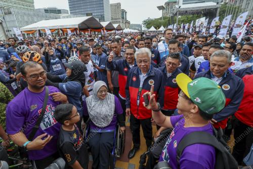 DATUK SERI ISMAIL SABRI YAAKOB