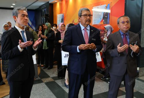 DATUK SERI WAN AHMAD DAHLAN ABDUL AZIZ