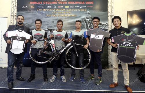 PTJ13_09032016_OAKLEY_CYCLING