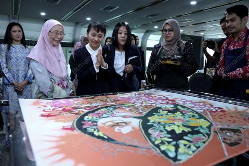 DATUK SERI DR WAN AZIZAH WAN ISMAIL