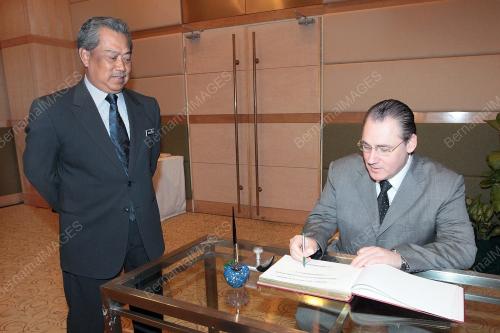 PTJ13_10022011_SYRIA